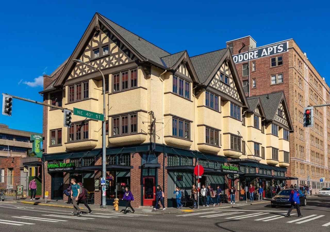 College Inn Hotel - Historic Charm by the University