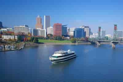 Willamette River Lunch Cruise - Slow Dining with Scenic Views