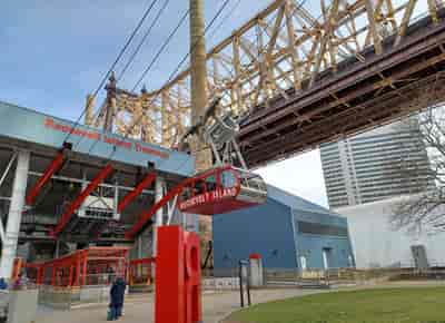Roosevelt Island Walking Tour with Tram Ride
