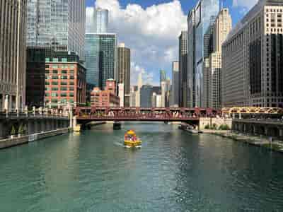Lake Michigan and Chicago River Architecture Cruise by Speedboat